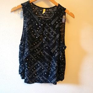 Free Peolple flowy sleeveless top with cutout in front, small